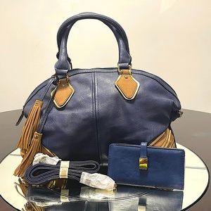 **NEVER WORN** Navy handbag